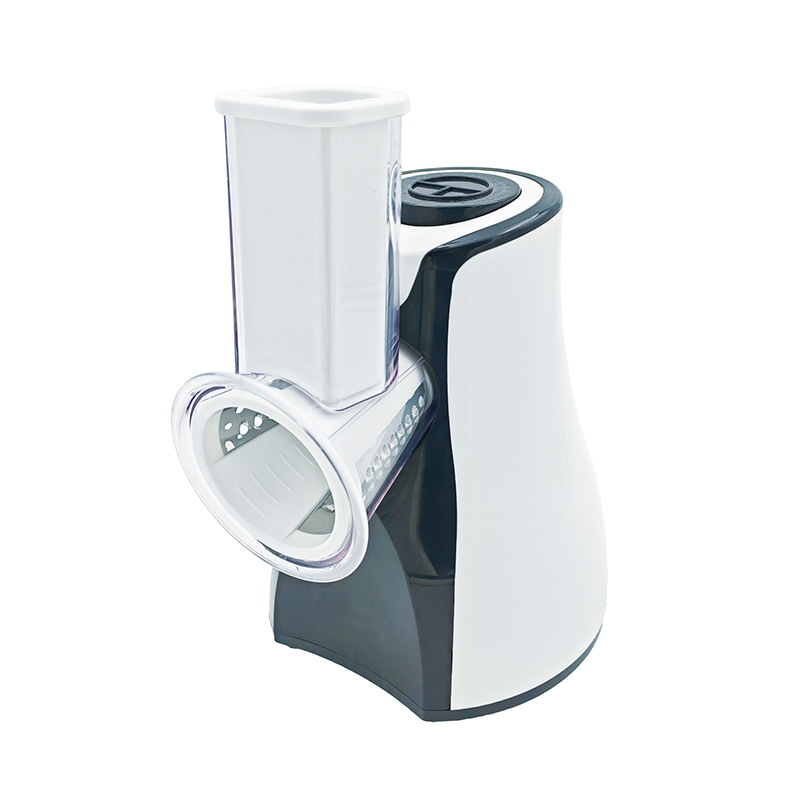 How does the power consumption of the 4 in 1 electric blender affect energy efficiency in the kitchen?